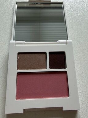 CLINIQUE eyeshadow and blush trio in travel size